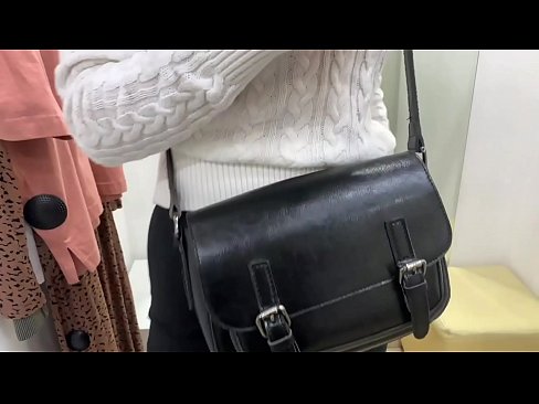 ❤️ Publiekelijke masturbatie van jonge teef FeralBerry met een dildo in de paskamer Super sex at nl.vlad-massage-salon.ru